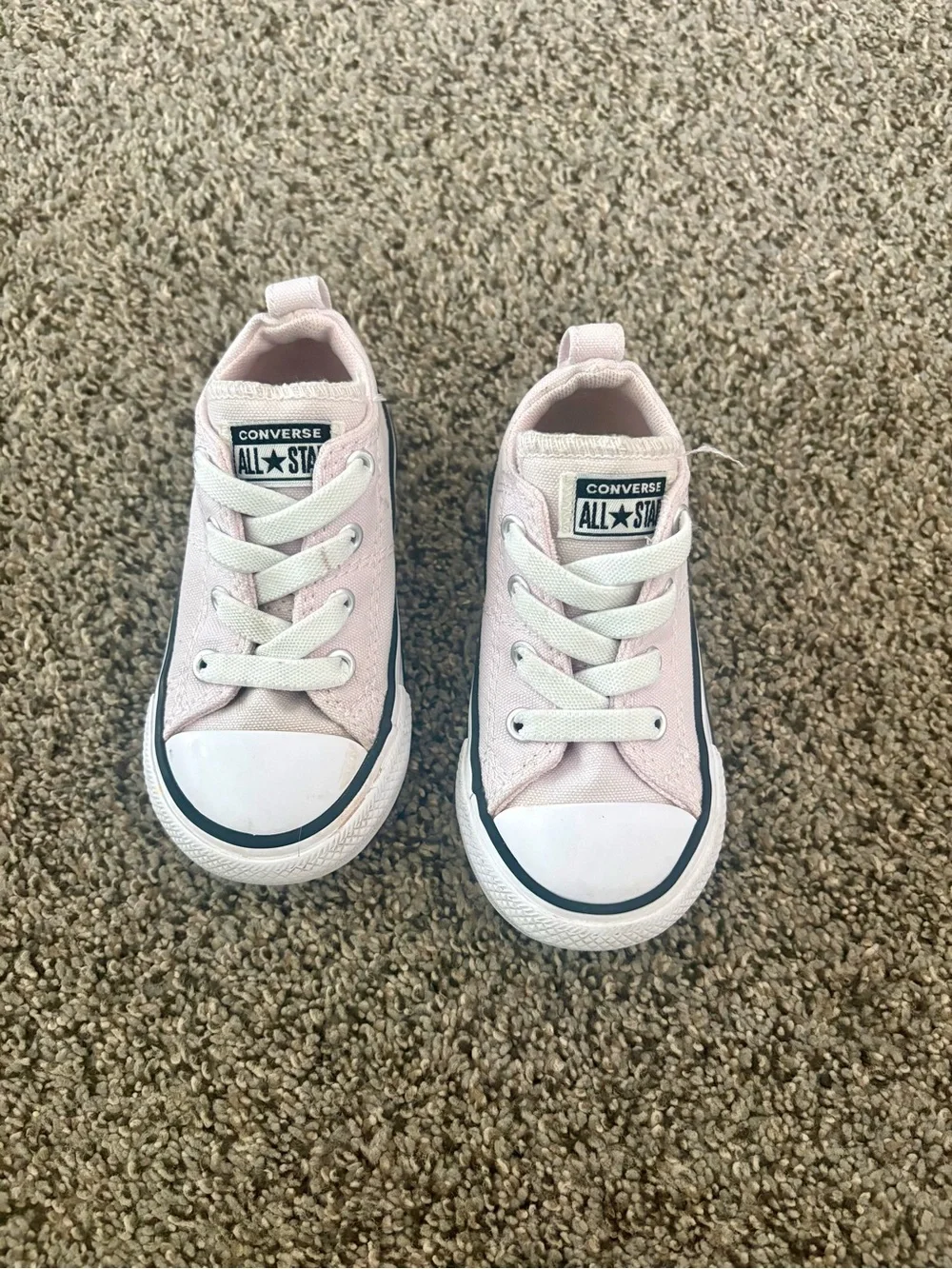Girls Converse Chuck Taylor All Star Pink Low Top Sneakers – Size 6